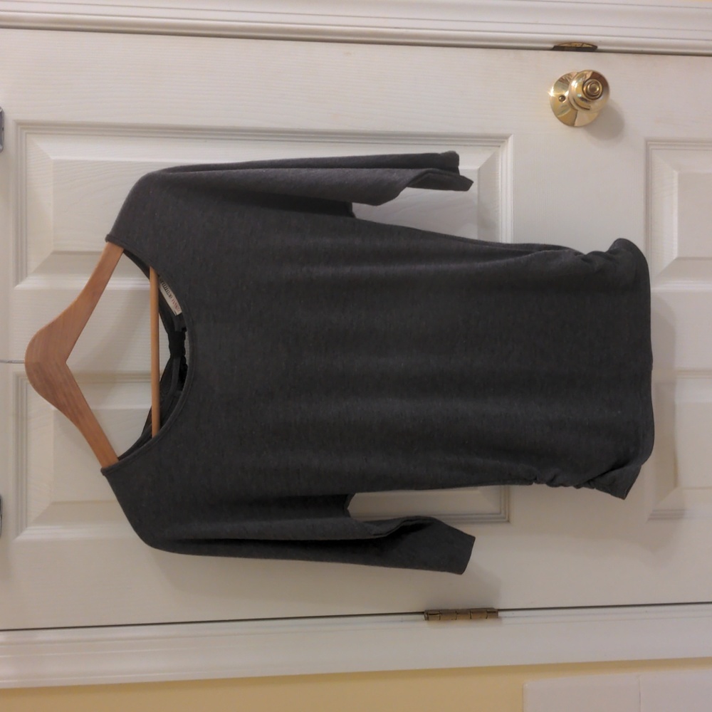 Zenana outfitters gray top with bow